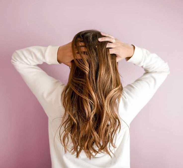 Revitaliser Ses Cheveux Secs : Conseils et Solutions Innovantes