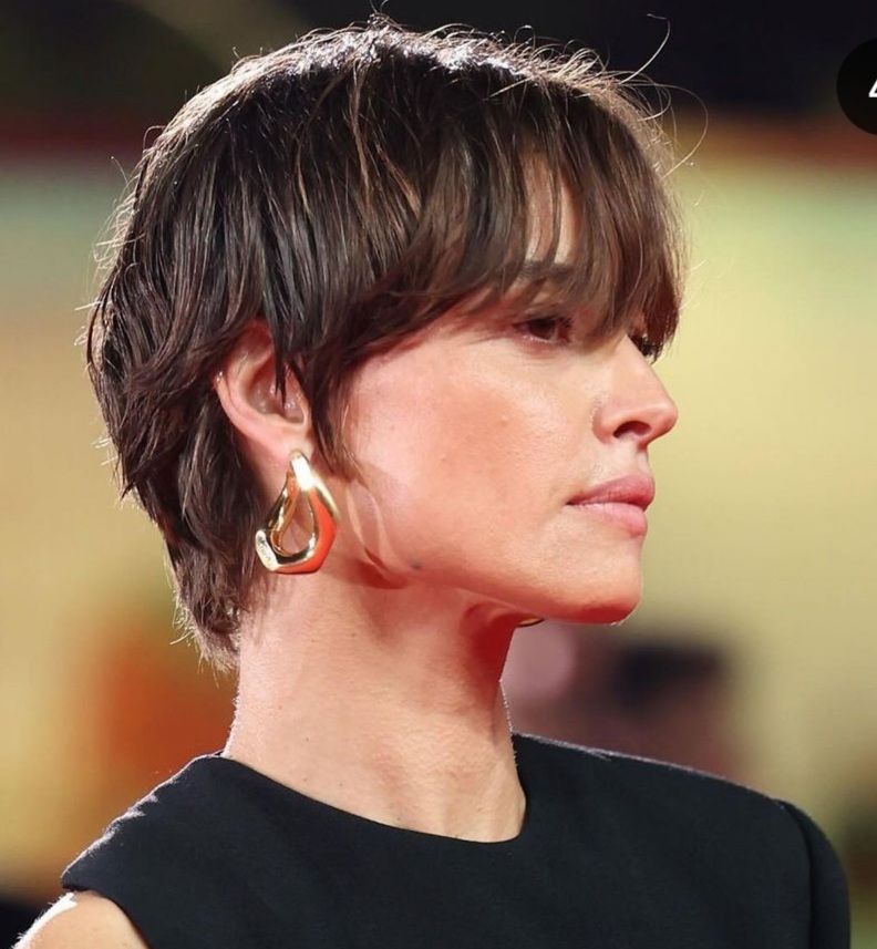 carré court intemporel