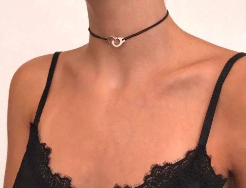Collier menottes ras de cou mode