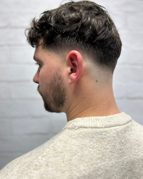 Skin fade (dégradé à blanc)