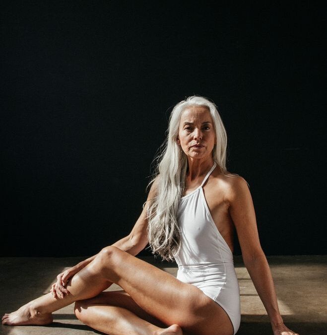 Coiffures pour femmes de 60 ans : les coupes modernes qui rajeunissent et illuminent votre beauté