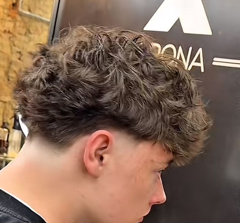 Coiffure blowout taper moderne