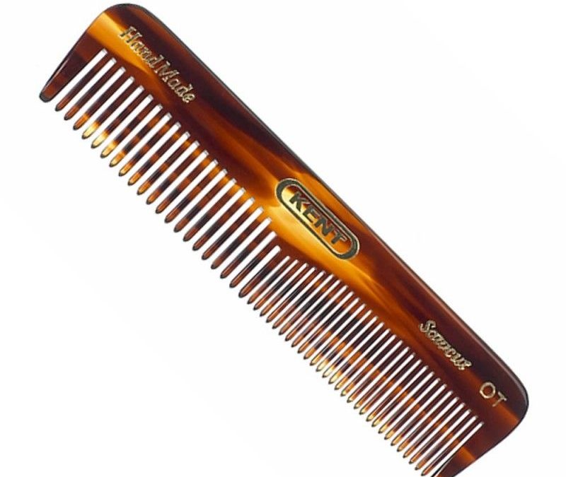 Pourquoi choisir un peigne barbe & moustache en acétate pour son rituel matinal