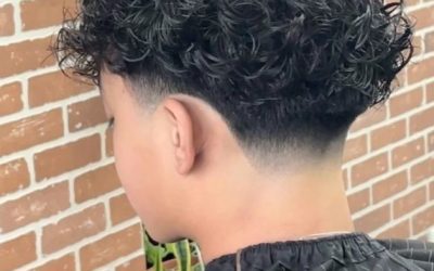 Taper cheveux bouclés homme : styles et entretien