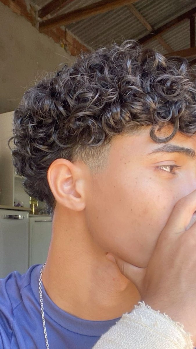 Coupe taper cheveux bouclés
