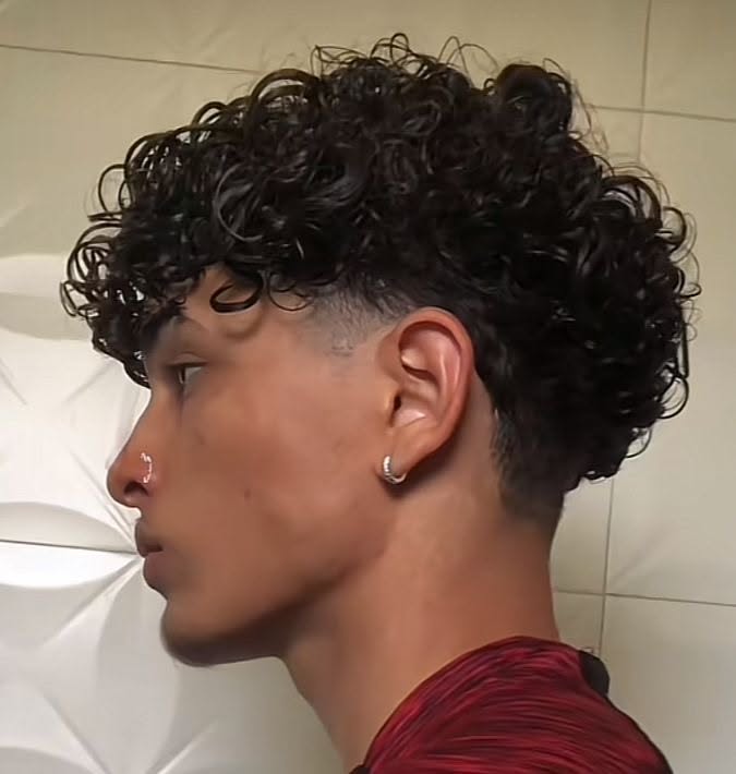 Taper moderne cheveux bouclés