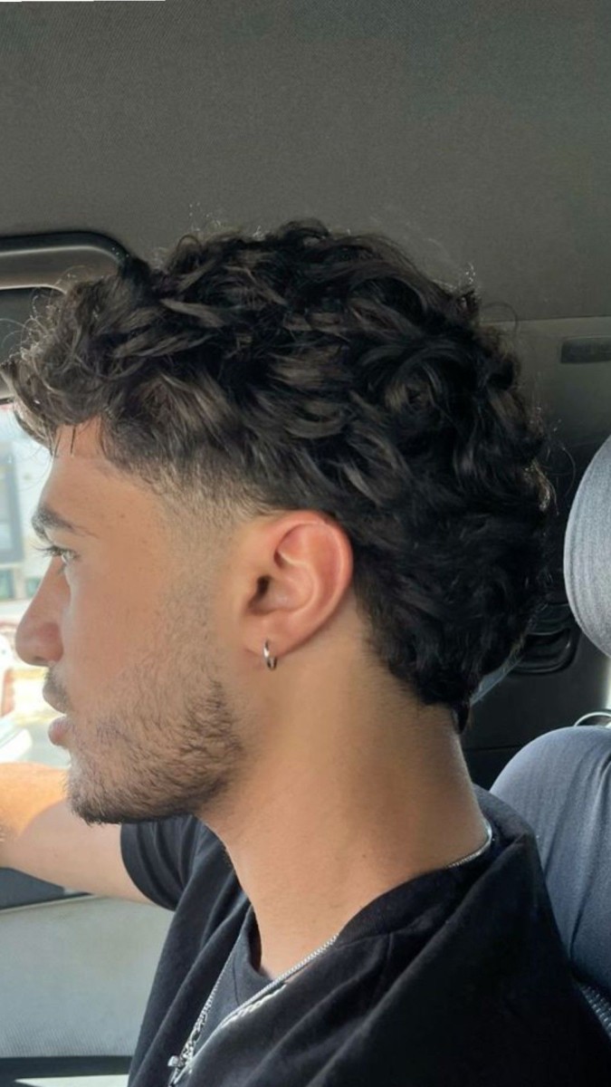 Taper moderne cheveux bouclés