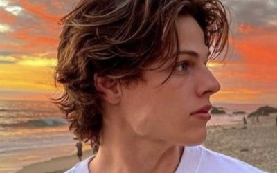 Middle part long homme : coupe et coiffage