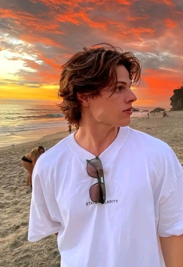 Coiffure middle part longue