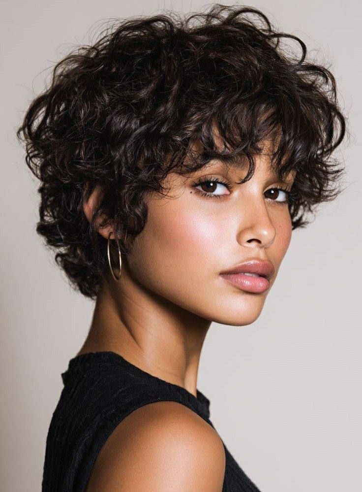 coiffure coupe courte frisée