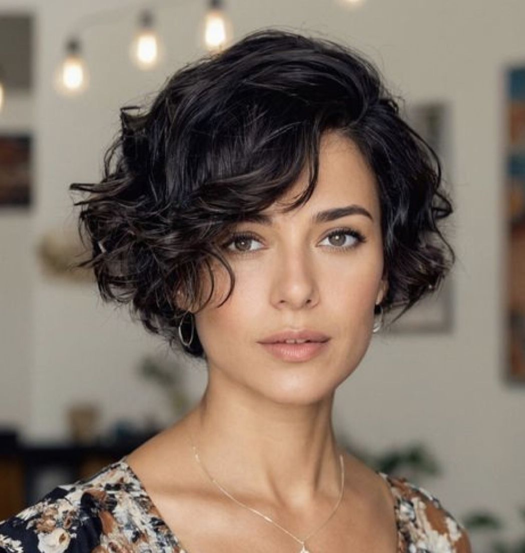Look moderne coupe ondulée