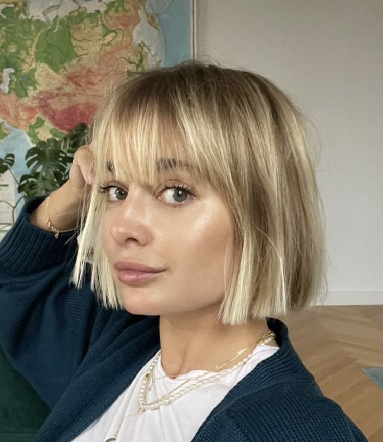 Carré blond avec frange élégant
