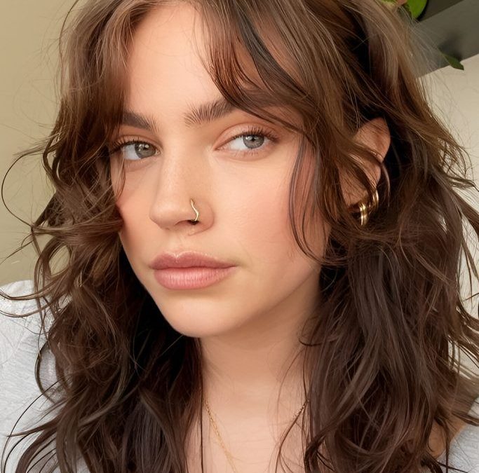 Cheveux mi-longs ondulés naturels : idées faciles