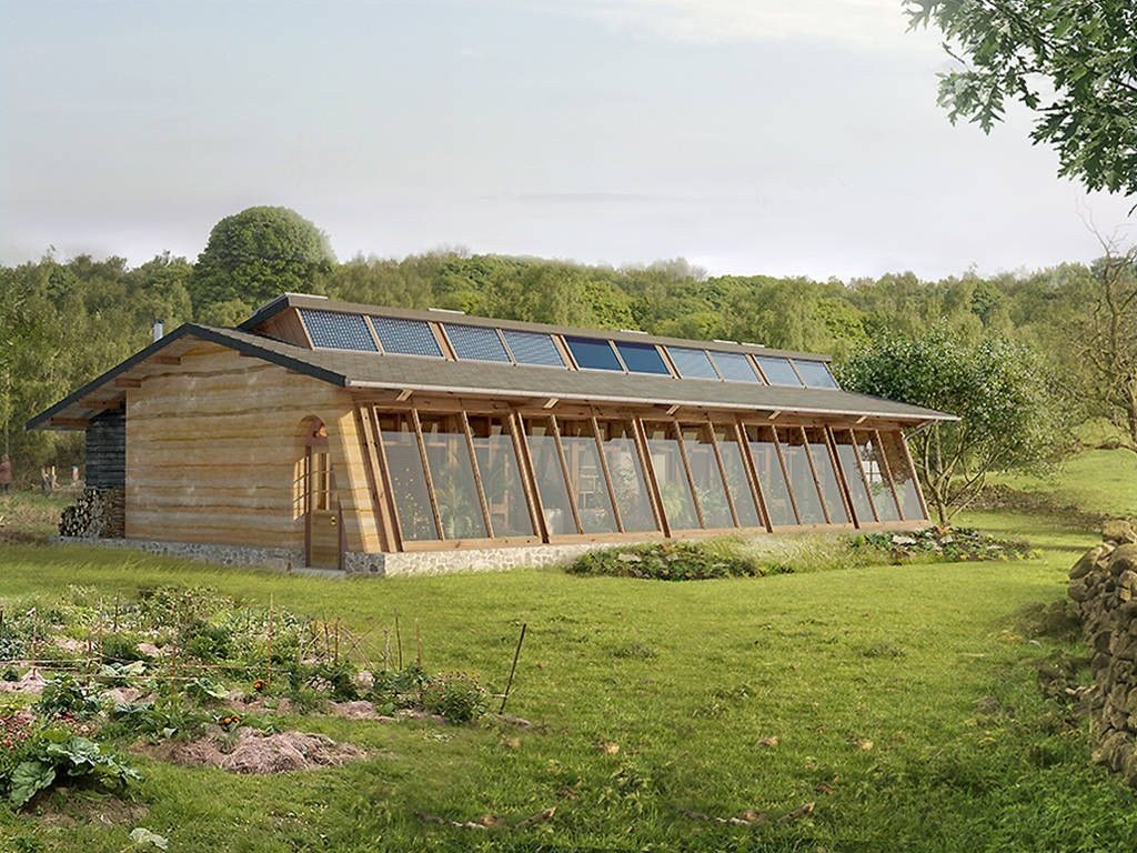 Maison écologique équipée de panneaux solaires en toiture